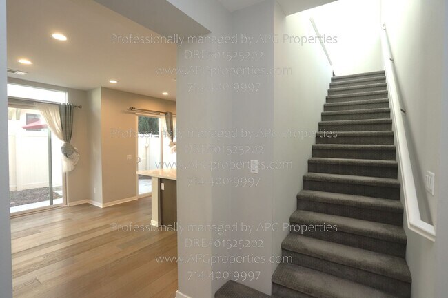 Foto del edificio - 2041 N Orange Olive Rd