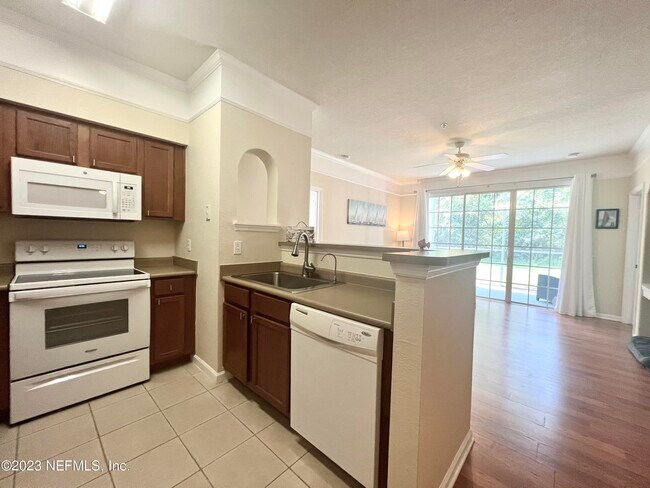 Foto del edificio - 8550 Touchton Rd
