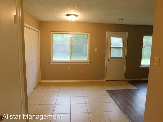 Building Photo - 3 br, 1 bath House - 5277 Longwood Cove