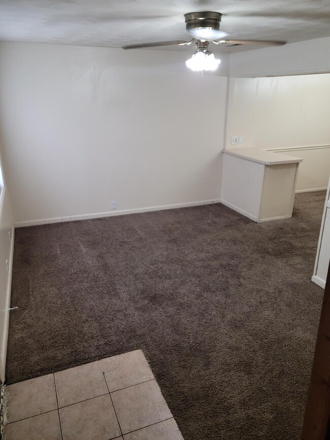 Foto del edificio - "Charming 2-Bedroom Oasis with Modern Comforts in Jonesboro!"
