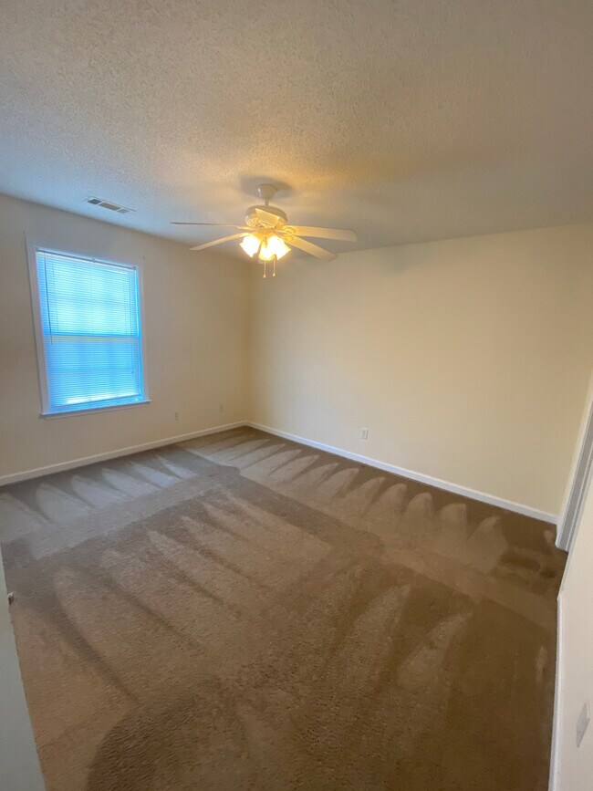 Building Photo - 1725 Summerwoods Ln