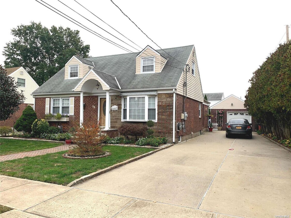 59 12th Ave, Mineola, NY 11501 House Rental in Mineola, NY