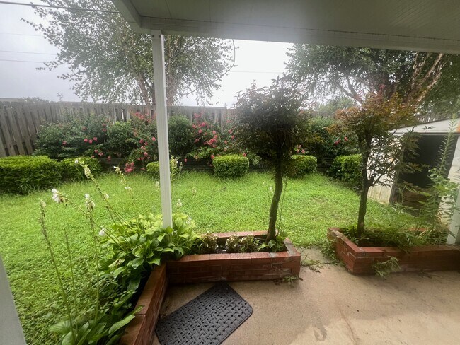 Foto del edificio - 1785 Summerwoods Ln