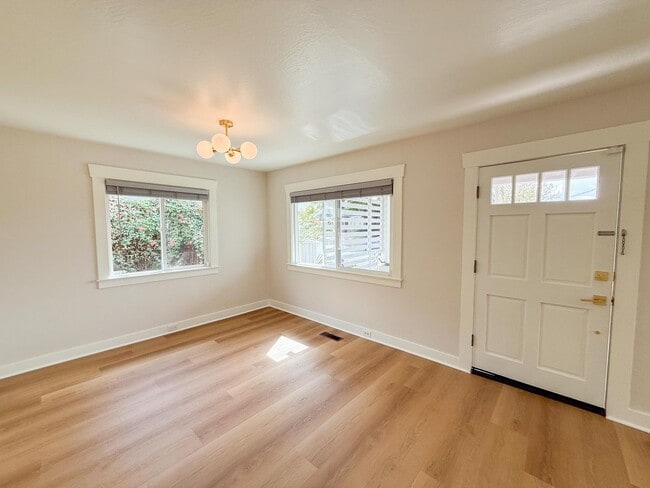 Building Photo - Renovated Single Family Home in Maxwell Park.