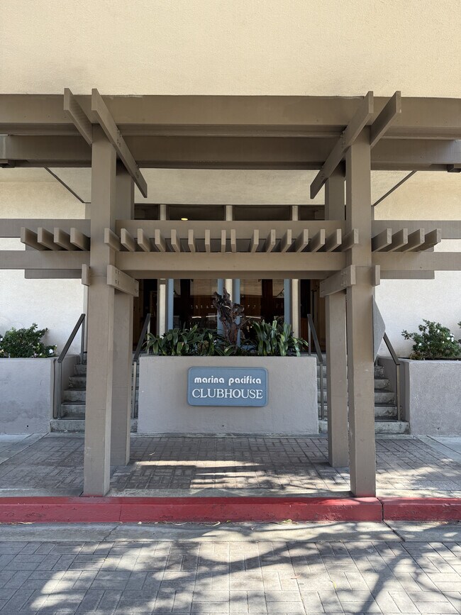 Foto del edificio - 9125 Marina Pacifica Dr