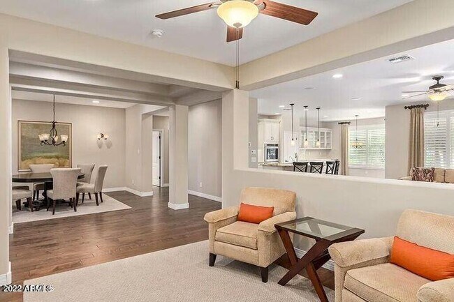 Foto del edificio - 4613 E Portola Valley Dr