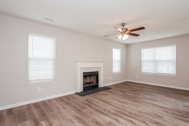 Building Photo - 905 Grassy Patch Ln