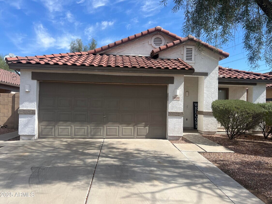 Foto principal - 3020 W Red Fox Rd