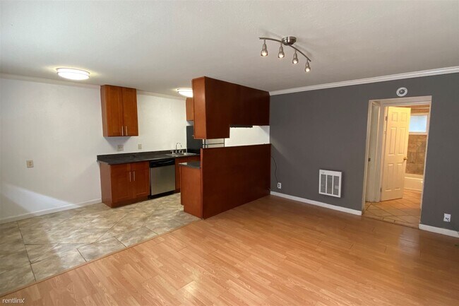 Building Photo - 411 Fairmount Ave