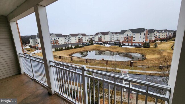 Foto del edificio - 245 Breeders Cup Dr