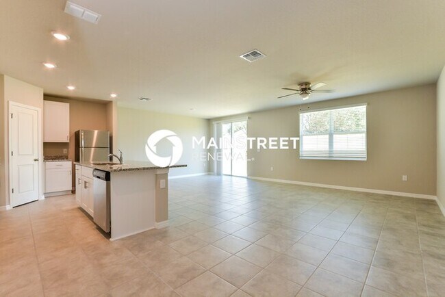Building Photo - 4 Bedroom Pet-Friendly Home in Auburndale, FL with Main Street Renewal
