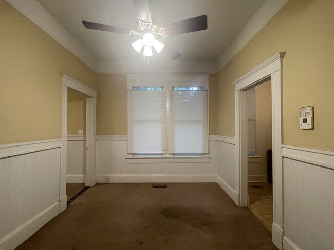 Building Photo - One Bedroom Apartment on Desirable Magnoli...