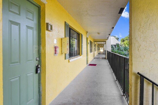 Foto del edificio - 712 Meadows Cir