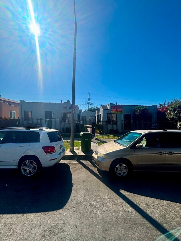 Foto principal - 1024 1/2 W 65th St