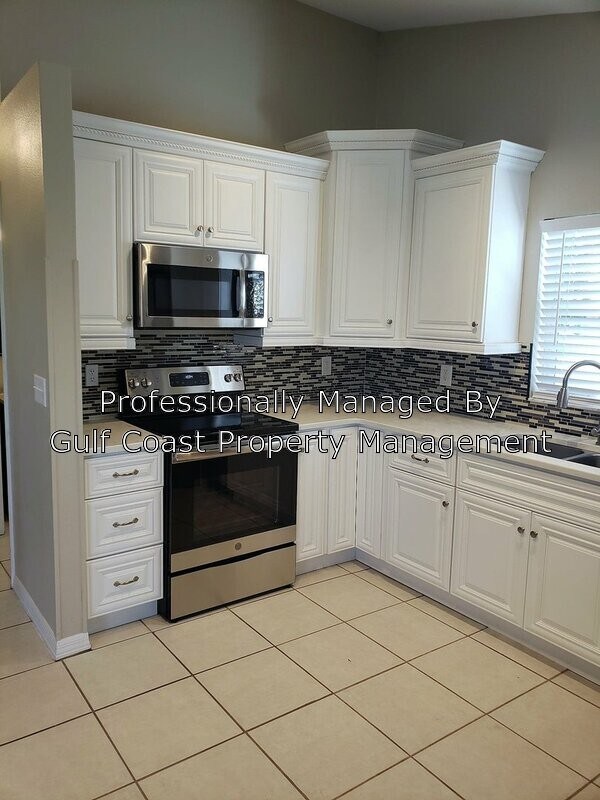 Building Photo - 912 48th St Dr E