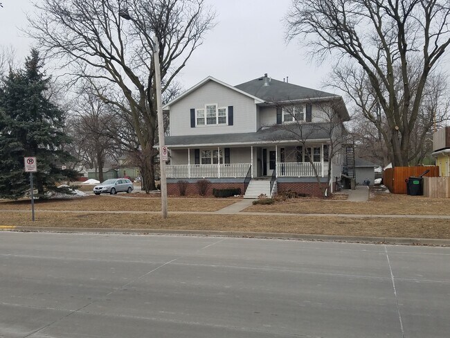 Building Photo - 705 Clark Ave