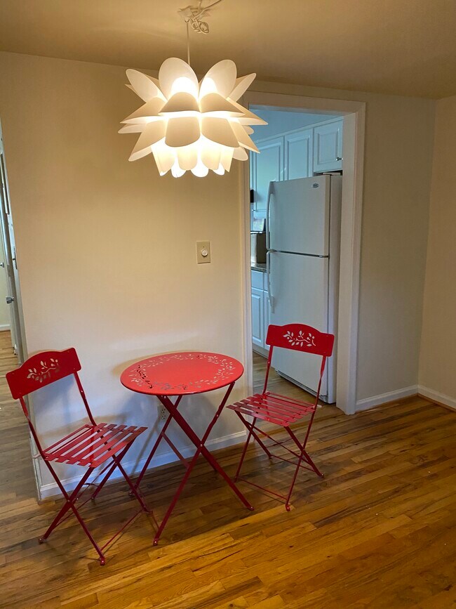 Dining area - 105 Fidelity St