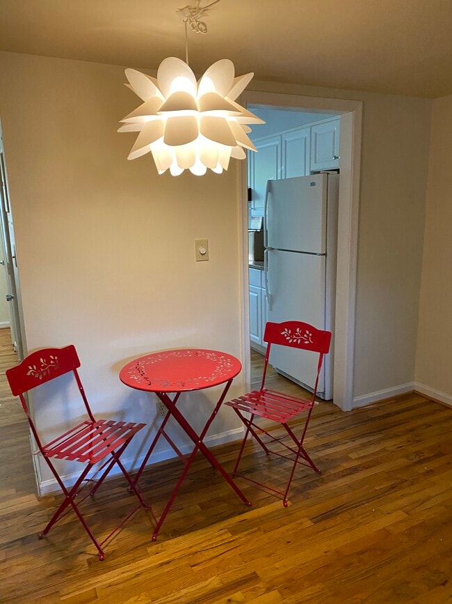 Dining area - 105 Fidelity St