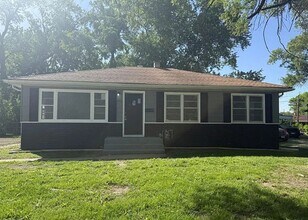 Building Photo - 804 Preston Ln