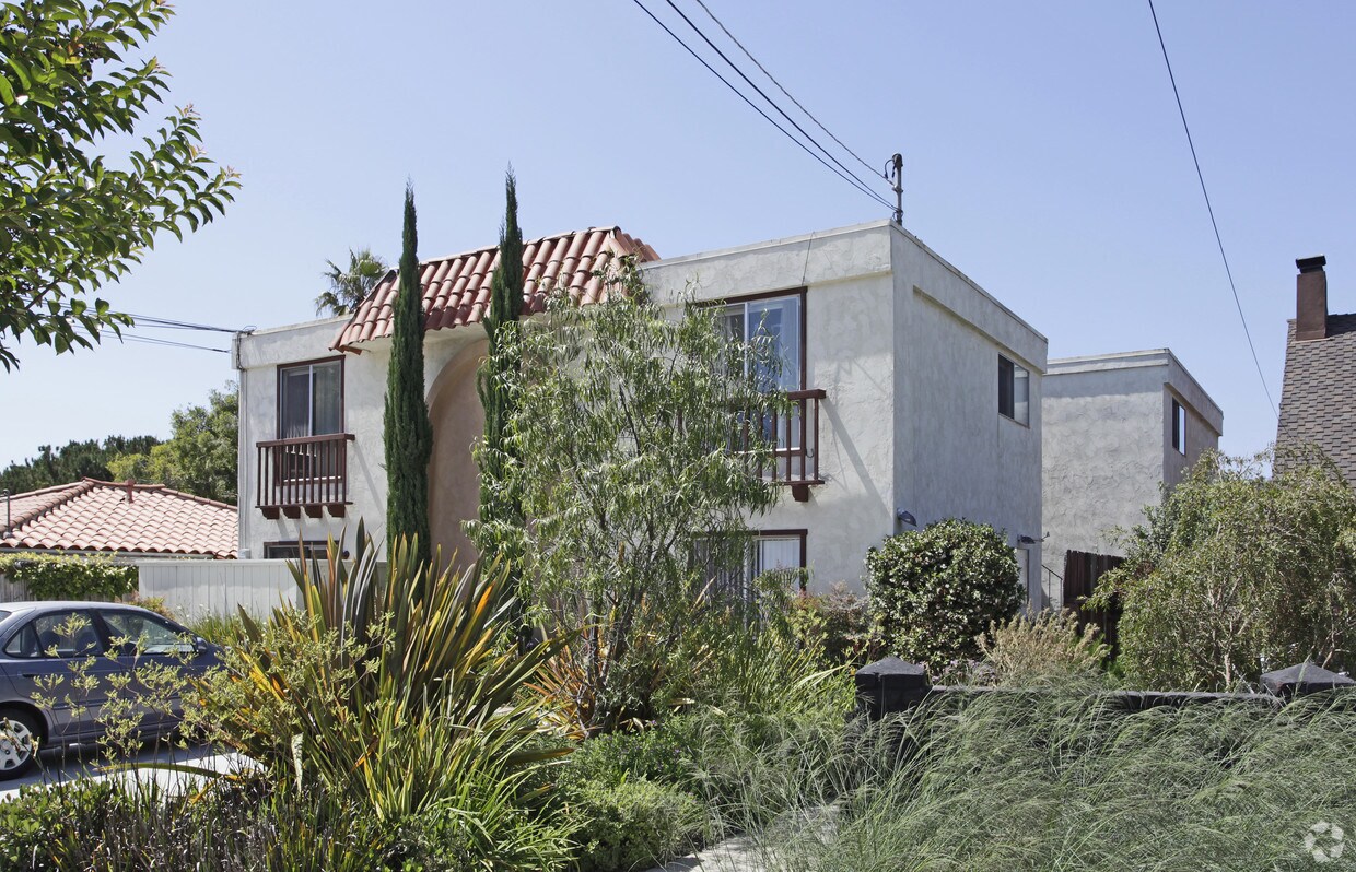 Building Photo - 2520 Collier Ave