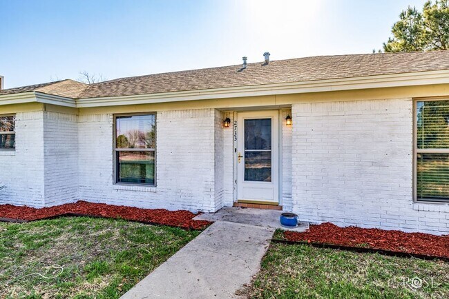 Foto del edificio - Beautiful and Spacious Retreat in Wall, TX...
