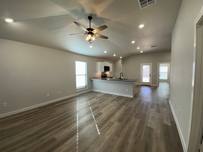 Building Photo - 3 bed 2 bath Move In Ready - Frenship ISD