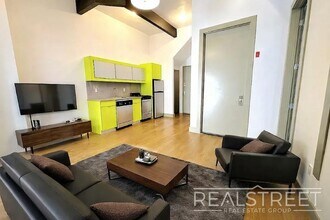 Building Photo - Central Avenue