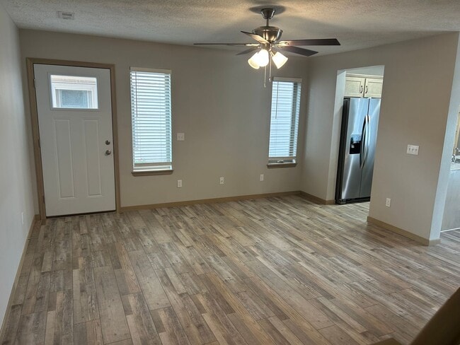 Building Photo - 9419 W Dolores Dr