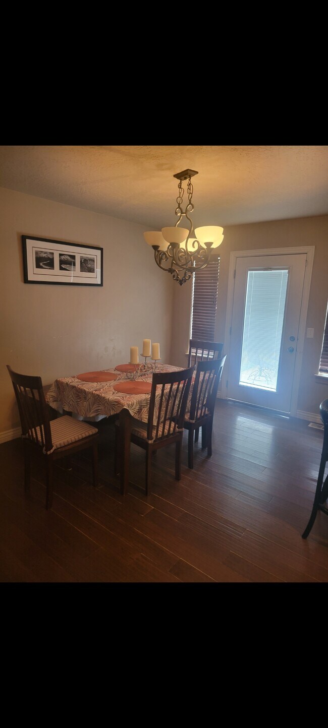 Building Photo - 592-2050 2050 W St