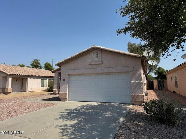 Building Photo - 16062 W Woodlands Ave