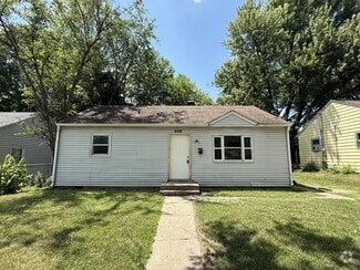 Building Photo - 908 N Sunset Ave