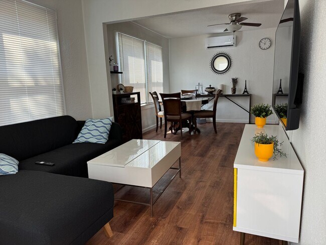 Foto del edificio - Downtown Sacramento 2 Bedroom, 1 Bath 850 sqft. Townhome for Lease.