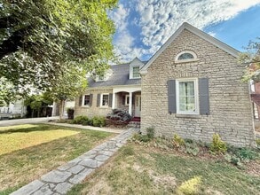 113 College St