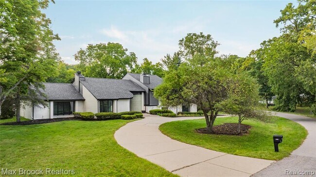 Foto del edificio - 3332 Barlyn Ln