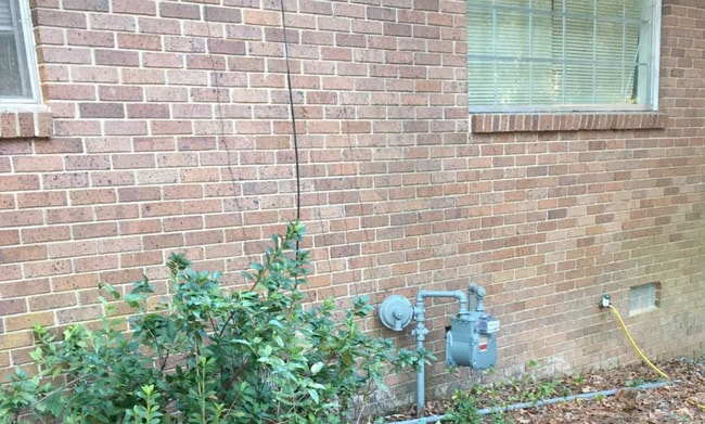 Building Photo - 1105 Robinette Dr