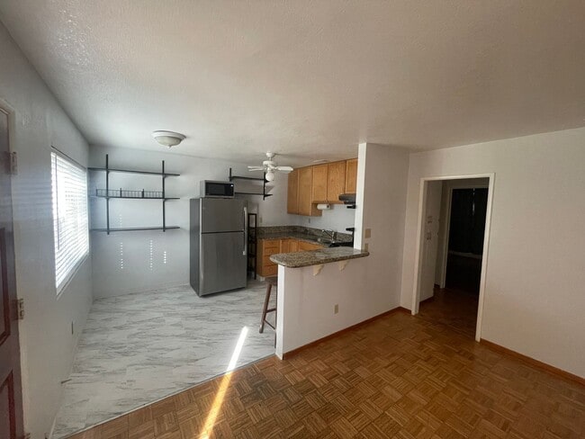 Building Photo - 3 Bedroom, 2 Bathroom Single Story House i...
