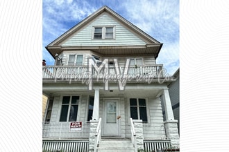 Building Photo - 2412 W Burnham St