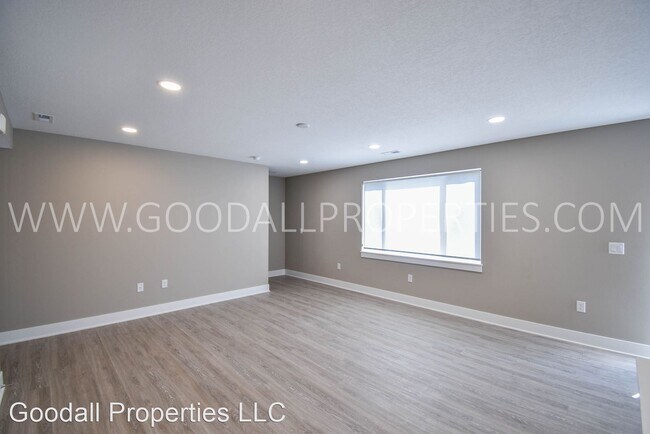 Building Photo - 3 br, 2.5 bath House - 2002 Adler Ct