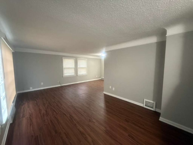 Building Photo - 9002 S Highland Ave