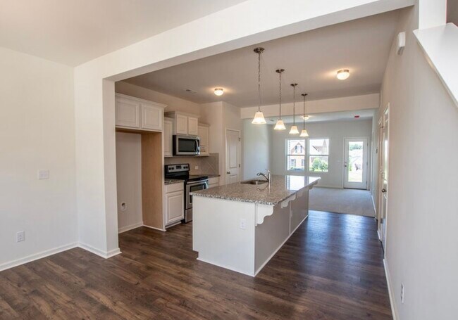 Building Photo - 106B Brookshire Lane