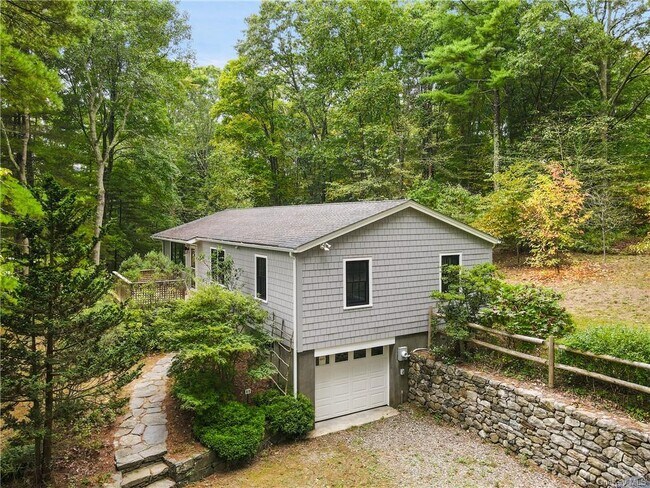 Building Photo - 86 Pound Ridge Rd