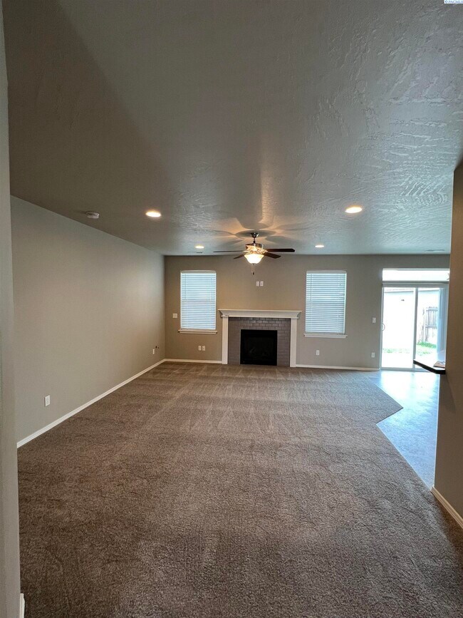 Foto del edificio - 6815 Three Rivers Dr