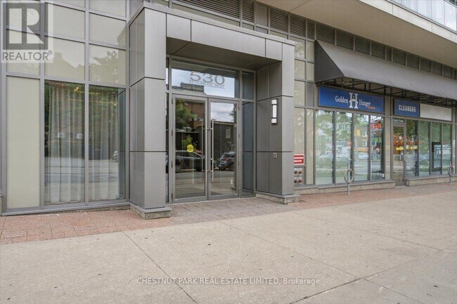 Photo du bâtiment - 530 St Clair Ave W