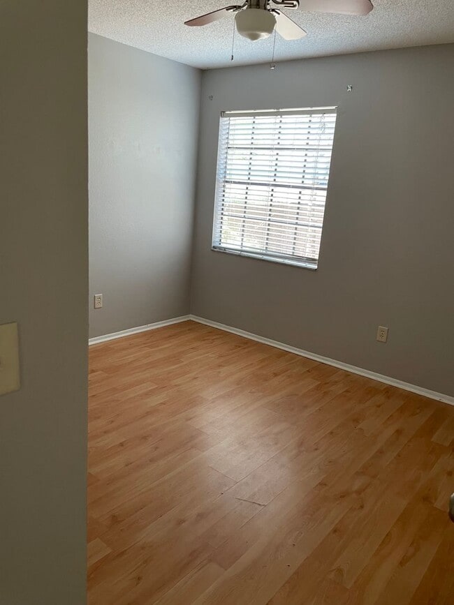 Building Photo - 3000 Weymouth Ct