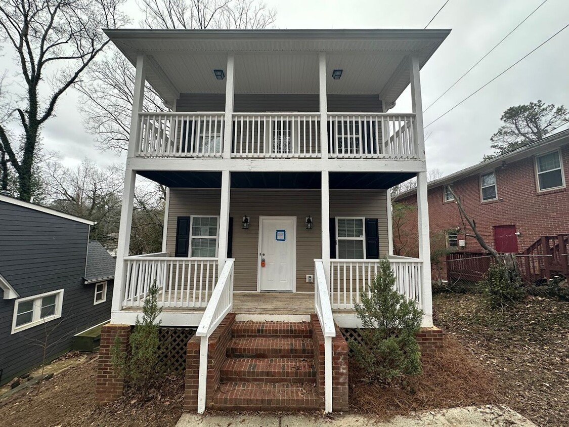 Foto principal - 4 Bed and 2.5 Bath in Atlanta!