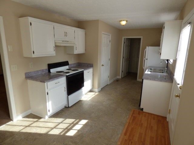 Building Photo - Affordable 3BR Home with Huge Fenced in Yard