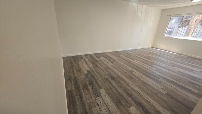 Foto del edificio - 947 Magnolia Ave