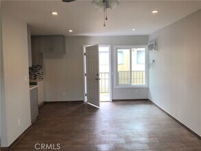 Building Photo - 1108 W 110th St