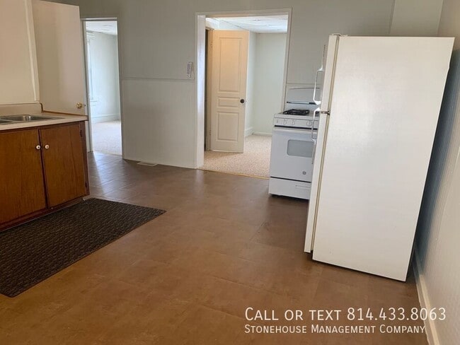 Building Photo - 418 Huron St