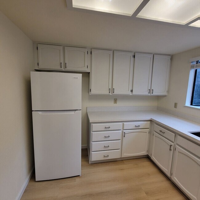 Building Photo - 931 Estudillo St